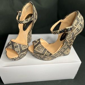 Madden girl woven heal platform shoes